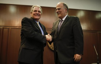 El nuevo gerente del Banco de la República, Juan José Echavarría recibe el cargo de su antecesor, el también antioqueño José Darío Uribe, quien estuvo en el puesto desde 2005. FOTO Colprensa
