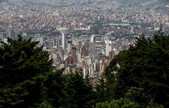 Esta ubicado en el centro oriente de Medellín. El cerro tiene un sendero que va desde Villatina hasta la cima y de ahí puede conectar con Santa Elena y el Parque Arví. FOTO: JULIO CÉSAR HERRERA