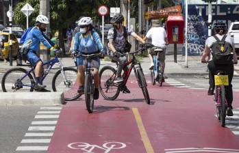 Según el Instituto Nacional de Salud, montar en bicicleta representa un nivel bajo de riesgo de contagio de covid-19. Equivale a lo mismo que estar en la casa. FOTO Jaime Pérez