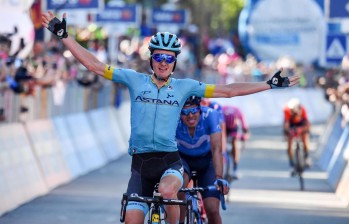 Pello Bilbao (Astana) ganó este sábado al esprint y por delante de su compatriota Mikel Landa (Movistar) la vigésima etapa del Giro de Italia. Foto: EFE