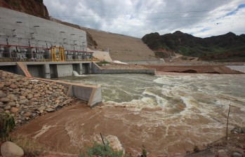 En la construcción de El Quimbo, la compañía Emgesa invirtió 1.200 millones de dólares. La hidroeléctrica genera el 4 % de la demanda nacional de energía. FOTO Cortesía Emgesa