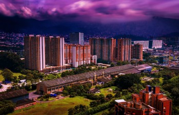 Detener la expansión periférica, aprovechar las quebradas como corredores ecológicos y ofrecer mejores oportunidades de vivienda en la centralidad son retos para Medellín. FOTO CAMILO SUÁREZ