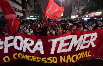 Simpatizantes del izquierdista Partido de los Trabajadores (PT), marcharon este jueves en Sao Paulo, pero se prevé una protesta de todos los sectores el domingo. FOTO AFP