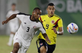 Leonardo Castro (derecha) autor del gol de Colombia en el empate 1-1 ante Honduras. FOTO EFE