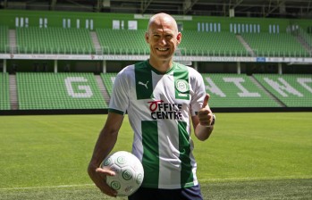 Arjen Robben en su presentación oficial como nuevo jugador del Groningen. FOTO EFE