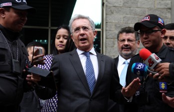 La diligencia que se llevó a cabo en la Corte Suprema de Justicia buscaba que tanto la defensa de Uribe Vélez y las mujeres en cabeza del abogado Luis Guillermo Pérez. FOTO COLPRENSA- ARCHIVO