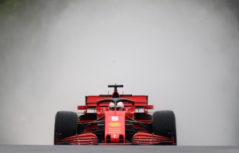 Vettel fue el más rápido en las prácticas sobre piso mojado. FOTO AFP