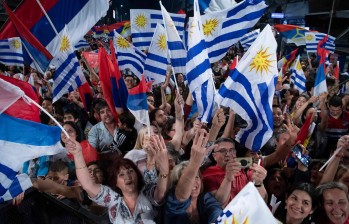 Argentina y Uruguay tienen la misma fecha de elecciones presidenciales. Las de este año en Uruguay, que tendrán segunda vuelta, podrían significar un cambio de mando en el país. FOTO AFP
