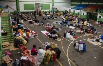 Los 91 ciudadanos venezolanos que pudieron regresar a Copacabana se encuentran albergados en un coliseo del municipio. FOTO sergio rodríguez