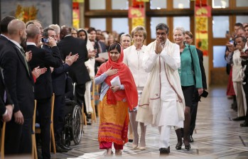 Malala Yousafzai y Kailash Satyarthi recibieron el Nobel en el ayuntamiento de Oslo. FOTO REUTERS