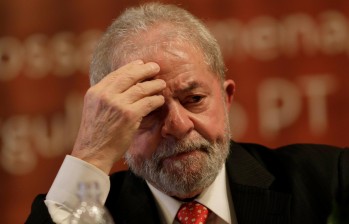 Sobre la sentencia contra Lula, su mecenas político, la expresidenta brasileña, Dilma Rousseff, aseguró que se trata de “una flagrante injusticia y de un absurdo jurídico que avergüenza a Brasil”. Agregó que “el pueblo sabrá rescatarlo en 2018”. FOTO reuters