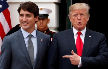 Justin Trudeau, primer ministro de Canadá, y Donald Trump, presidente de Estados Unidos. FOTO: REUTERS 