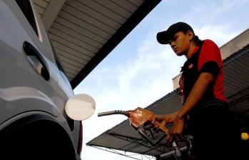 El presidente Iván Duque anunció una reducción adicional del precio de la gasolina y el acpm o diésel en el país. FOTO COLPRENSA