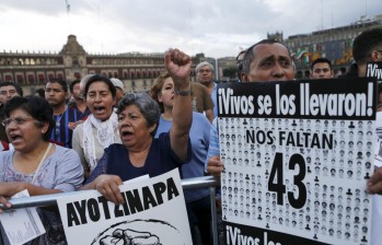 En septiembre se cumplirán cinco años de la desaparición de los 43 estudiantes de Ayotzinapa y aún no hay verdad. Nuevas evidencias muestran que no se siguieron las pistas. FOTO Reuters