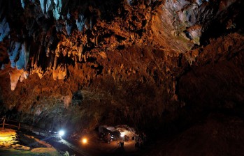 Cueva donde estarían atrapados doce niños en Tailandia. FOTO: EFE