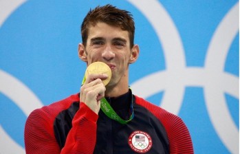 El 8 de agosto mientras se preparaba para competir en los 200 m. mariposa, Phelps miró de esta forma a su rival Chad le Clos, creando el meme más viral de los Olímpicos con la etiqueta #PhelpsFace (La cara de Phelps).