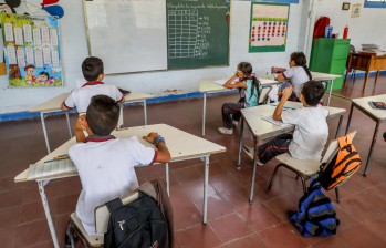Estudiantes de Amagá, Antioquía, recibían clase en el colegio quince días antes de que comenzara el aislamiento preventivo. FOTO Juan antonio sánchez