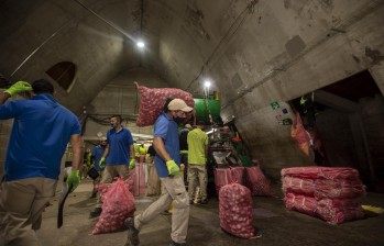 Con la caída en la demanda de alimentos desde hogares y comercios, los productores se vieron afectados por la pérdida de la rentabilidad. FOTO Andrés Camilo Suárez
