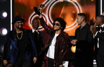 Bruno Mars fue el gran ganador de los Grammy 2018 en su edición número 60. FOTO AFP