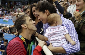 Michael Phelps, con 6 medallas en las justas de Río, se convirtió en la máxima figura de la delegación estadounidense. FOTO ap