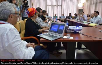 En la reunión entre las delegaciones del Gobierno, las Farc, el Cicr y Medicina Legal, se trataron temas como el de la búsqueda de militares y guerrilleros en fosas clandestinas. FOTO cortesía