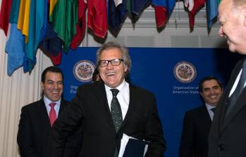 Luis Almagro participó en las negociaciones para la reanudación de las relaciones diplomáticas entre Cuba y E.U. FOTO afp