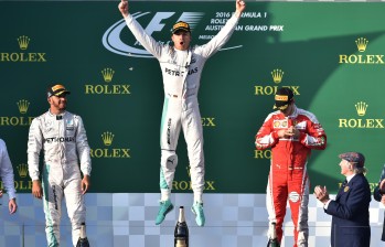 Nico Rosberg fue primero, Lewis Hamilton fue segundo y Sebastian Vettel fue tercero en Melbourn. FOTO AP
