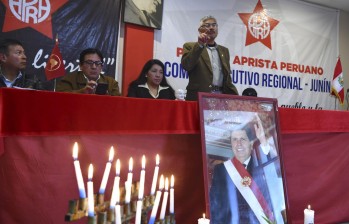 En la sede del Partido Aprista, movimiento al que pertenecía Alan García, rindieron homenajes póstumos al político. FOTO afp