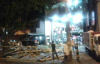La fachada no causó daño a ningún peatón, en la zona se presentaba un fuerte aguacero cuando cayó. FOTO Mauricio Palacio