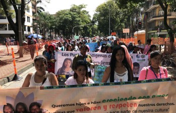 Avanza la manifestaciones de comunidades indígenas en Medellín FOTO: Twitter @ArrietaJuvenal