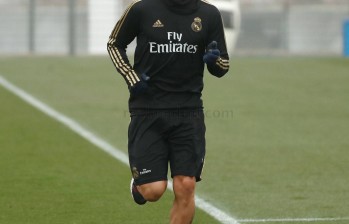 James Rodríguez, durante los entrenos del fin de semana. Se le aprecia al margen del plantel. FOTO cortesía real madrid 