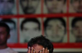 Felipe de la Cruz, familiar de uno de los desaparecidos, durante una rueda de prensa. FOTO reuters