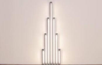 Monumento 1 para V. Tatlin, 1964, del artista norteamericano Dan Flavin. Técnica: luz fluorescente y lámparas de metal, 243.8 x 71.1 x 12.7 cm. Foto: Billy Jim, Nueva York. Cortesía: Dia Art Foundation
