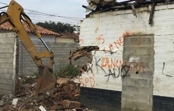 En lo que va corrido del año, las autoridades han demolido en total cinco casas las cuales eran utilizadas por bandas delincuenciales para el microtráfico de estupefacientes. FOTO Cortesía Alcaldía de La Ceja del Tambo