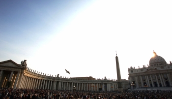 AP - El Papa murió mientras sus fieles rezaban el rosario.