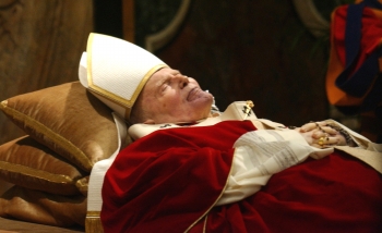 Reuters - Dentro de 15 a 20 días, los 117 cardenales de todo el mundo ahora responsables de la elección del próximo Papa se reunirán a puerta cerrada en la Capilla Sixtina del Vaticano.
