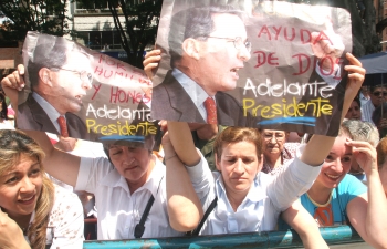 Róbinson Sáenz - Desde las primeras horas de la mañana, la gente se reunió a esperar a Alvaro Uribe.