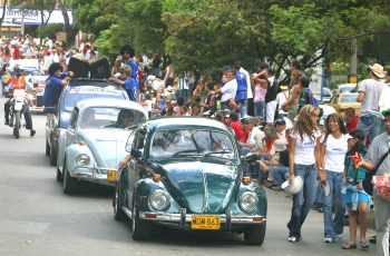 Donaldo Zuluaga - Los autos recorrieron las principales vías de la ciudad.