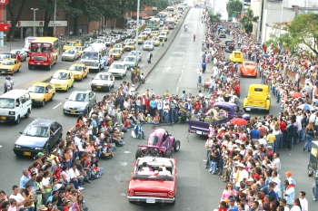 Donaldo Zuluaga - Alegría fue lo que sobró en el Desfile de Autos clásicos de EL COLOMBIANO.