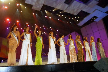 AP - Las latinas lograron una figuración importante, al ubicar a nueve de ellas en la semifinal: Puerto Rico, Trinidad y Tobago, Ecuador, Jamaica, Colombia, Costa Rica, Chile, México y Paraguay.
