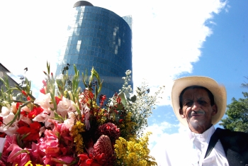 Henry Agudelo - Con el desfile concluyó la Feria de las Flores 2005, un verdadero éxito en asistencia.