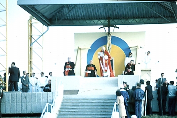 Colprensa - Un nuevo templete tuvo que ser construido para que el Papa Juan Pablo II pudiera presidir la Homilía y su tradicional sermón, en Bogotá. La idea era que la Ceremonia se hiciera en el templete donde Pablo VI elevó sus plegarias en su visita en 1968.