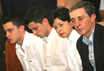 Jaime Pérez - Su esposa Lina Moreno de Uribe y sus hijos, Jerónimo y Tomás, estuvieron presentes en la ceremonia.