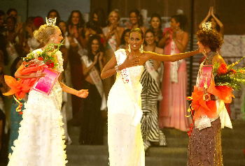 AP - La nueva soberana fue la primera candidata de los barrios populares de Cartagena en participar en el Concurso Nacional de Belleza, que se realiza cada año en noviembre en la Ciudad Heroica.