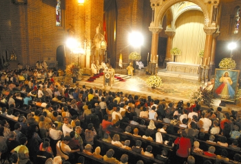 Manuel Saldarriaga - Cientos de amtioqueños acudieron a la Catedral Basílica Metropolitana para unirse en la oración.