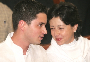 Róbinson Sáenz - Al final del oficio religioso, la familia Uribe visitó la cripta familiar.