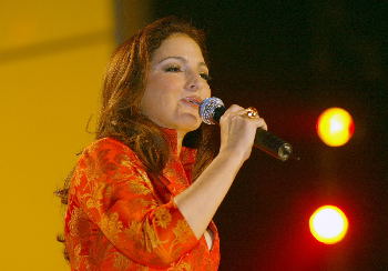 AP - La cantante Gloria Estefan aseguró que la nueva Miss Universo debe hacer un trabajo espectacular, ayudando a los necesitados en el mundo.