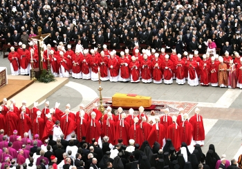 AP - El funeral del Papa fue un acto solemne, donde se destacó el aporte de Juan Pablo a la consolidación de la fe.