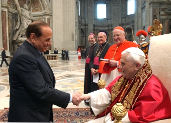 AP - El ministro italiano Silvio Berlusconi se hizo presente en la delegación.