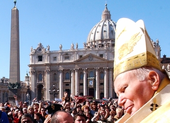AP - Juan Pablo II fue el guía espiritual de mil millones de católicos en el mundo y ocupó el trono de San Pedro por 26 años.